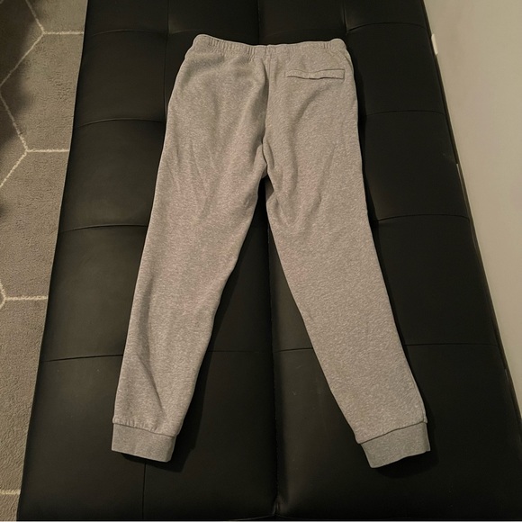 Nike Joggers - Picture 2 of 5